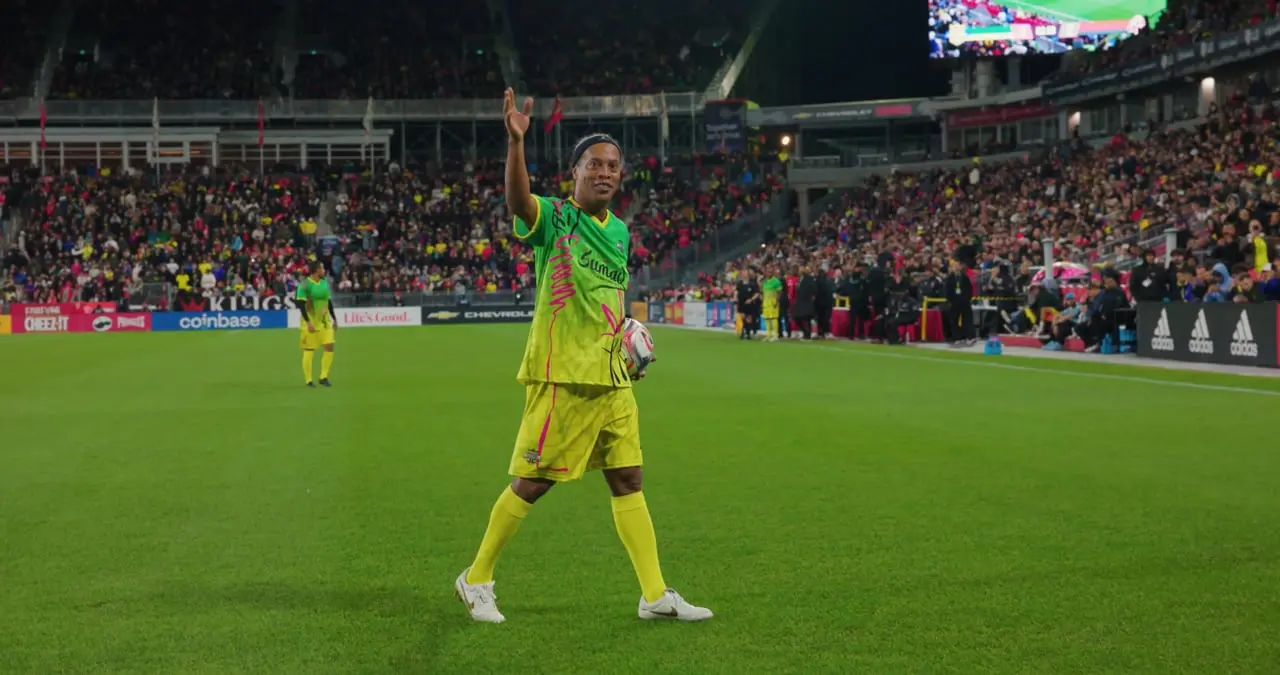 Living Legends - Ronaldinho — Living Legends